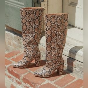 Lulus Tan Brown Snake Boots 7